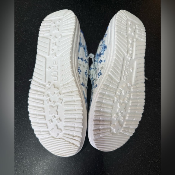 Wally Festival of Lights Hey Dudes Youth Sz 4 - Picture 2 of 5